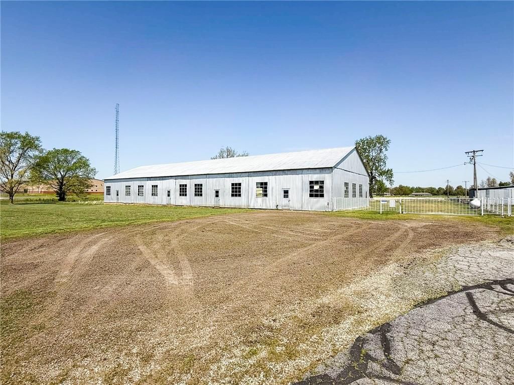 1127 E Country Road — photo 31
