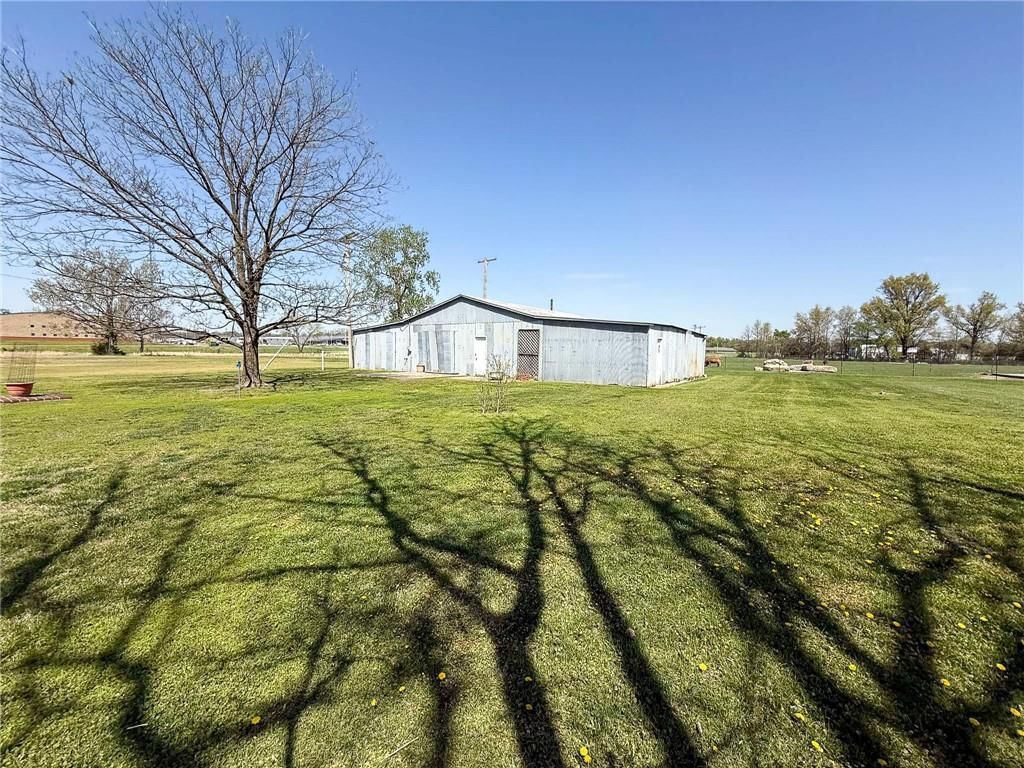 1127 E Country Road — photo 32
