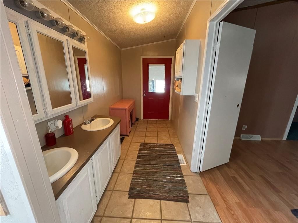 5026 Wallace Lane — photo 12