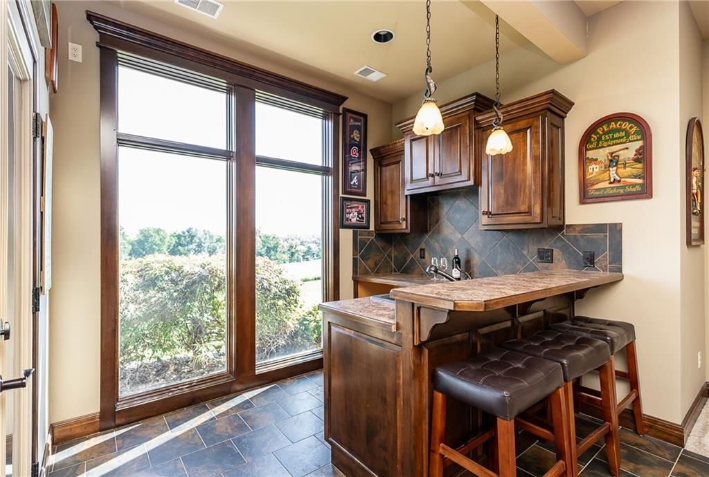 10009 Warwick Street — photo 28