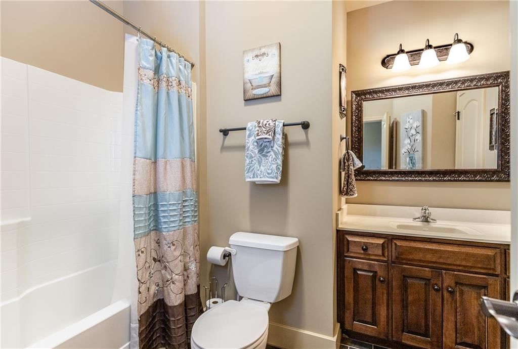 10009 Warwick Street — photo 32