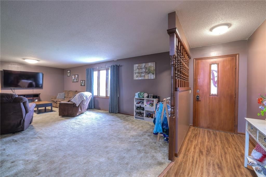 402 E Meadowlark Drive — photo 12