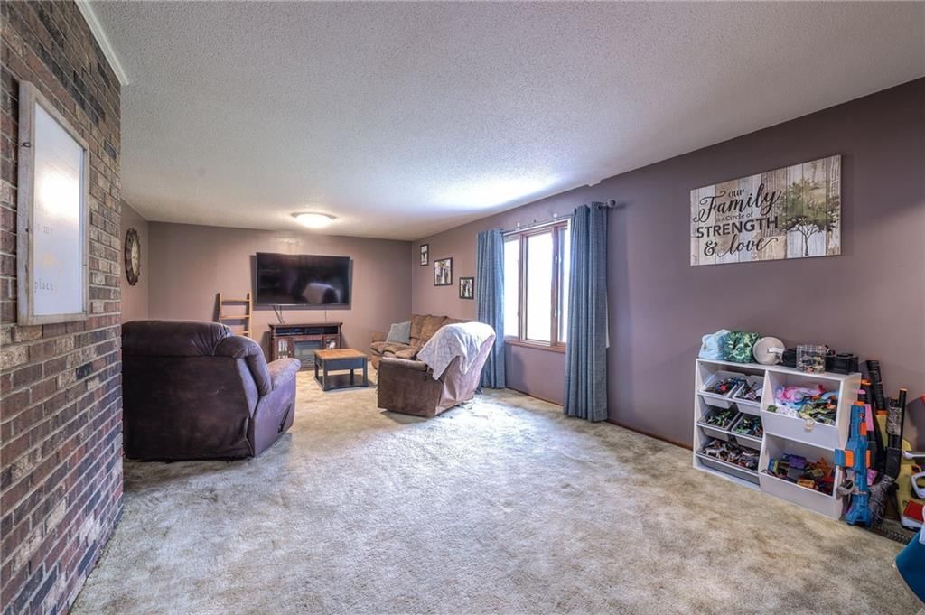 402 E Meadowlark Drive — photo 13