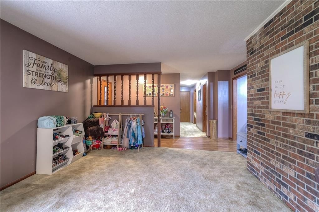 402 E Meadowlark Drive — photo 15