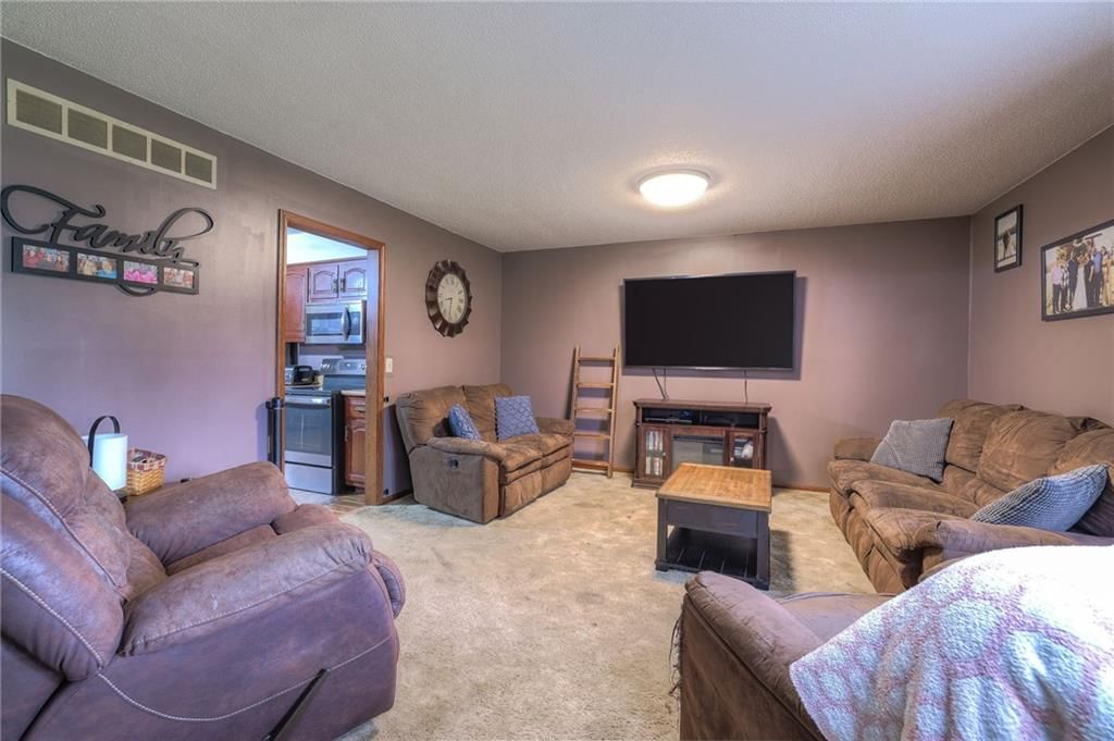 402 E Meadowlark Drive — photo 16