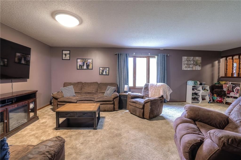 402 E Meadowlark Drive — photo 17