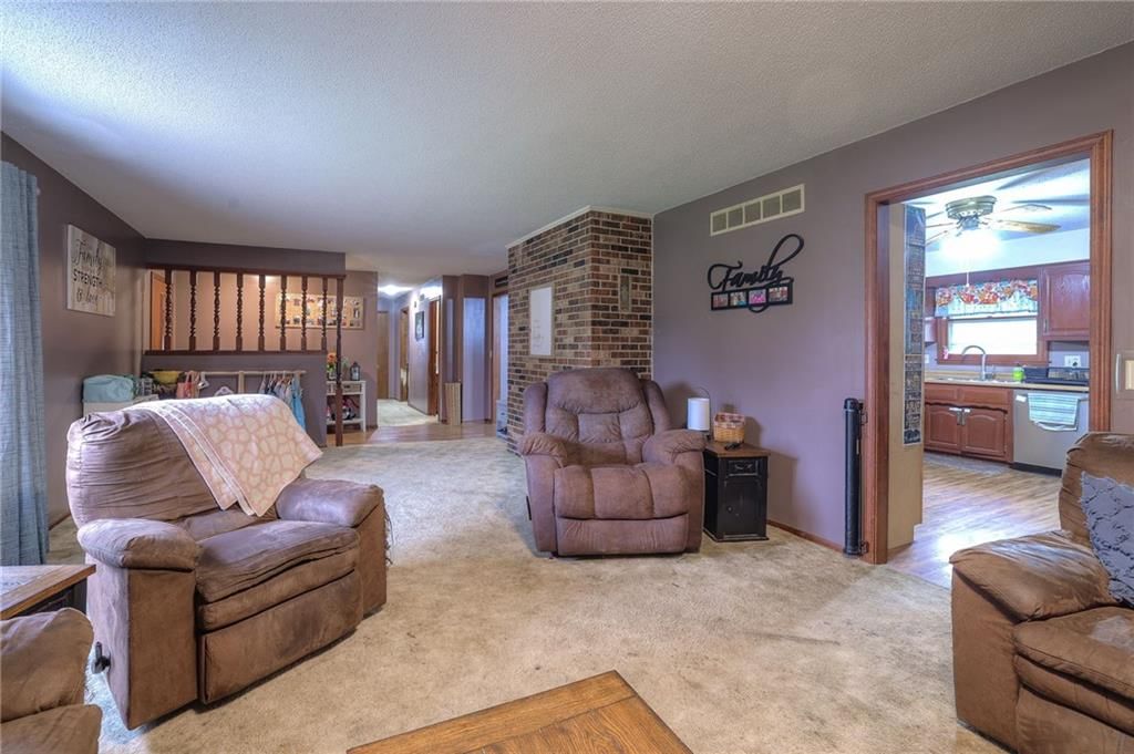 402 E Meadowlark Drive — photo 18