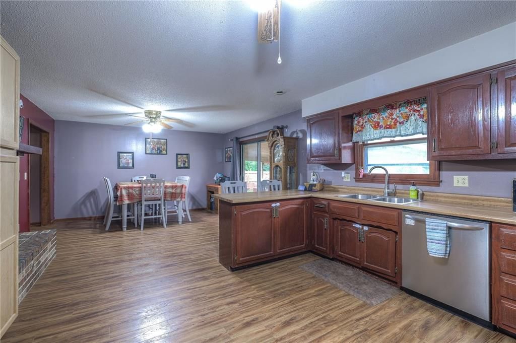 402 E Meadowlark Drive — photo 27