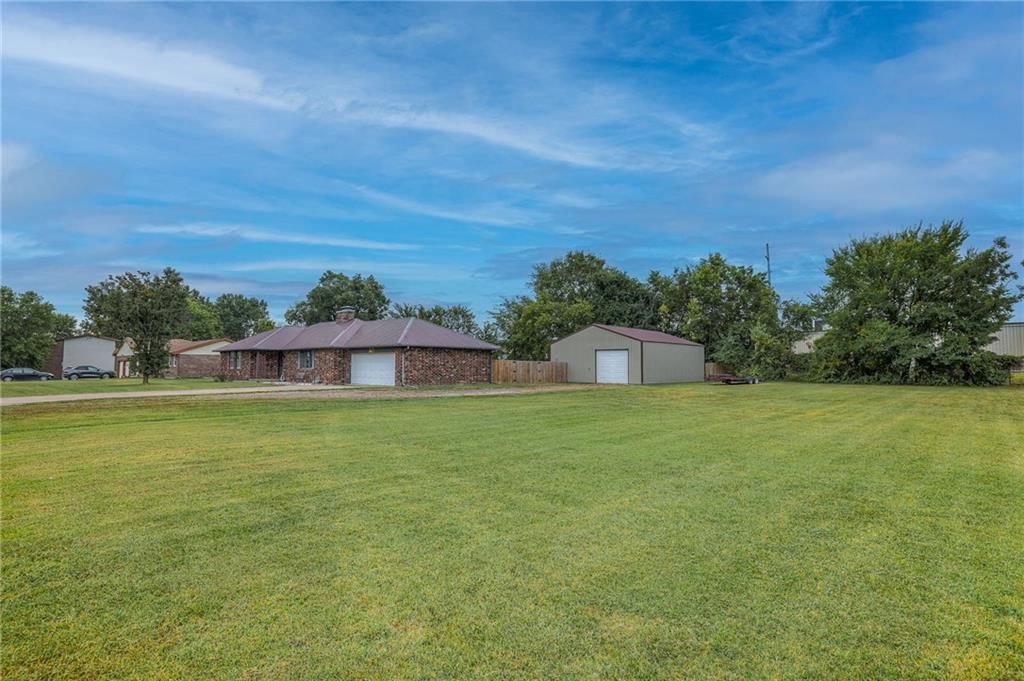 402 E Meadowlark Drive — photo 4