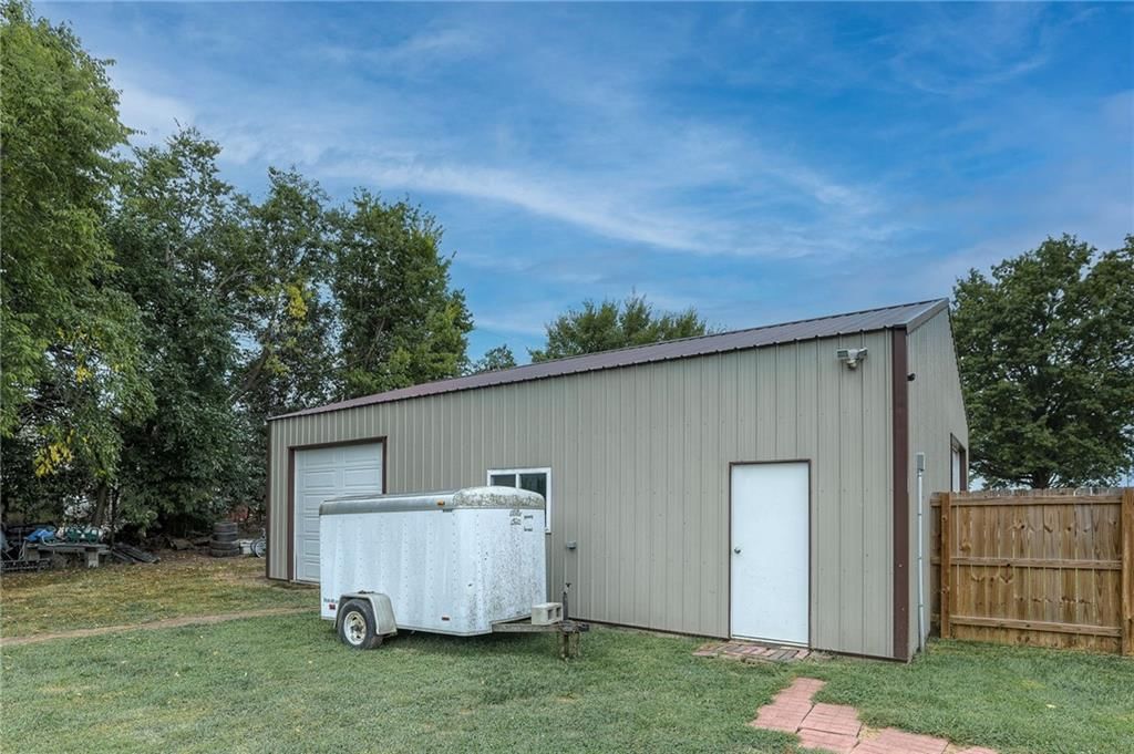 402 E Meadowlark Drive — photo 38