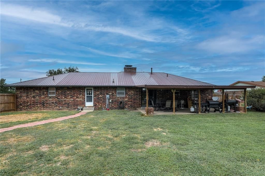 402 E Meadowlark Drive — photo 39