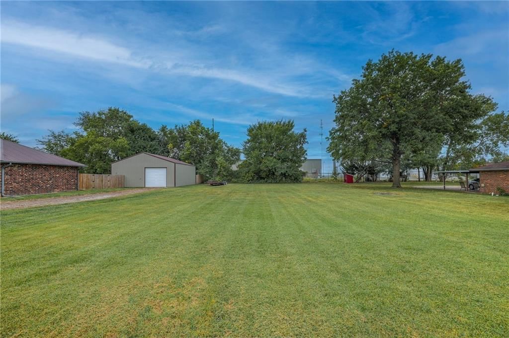 402 E Meadowlark Drive — photo 5