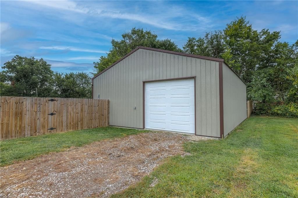 402 E Meadowlark Drive — photo 6