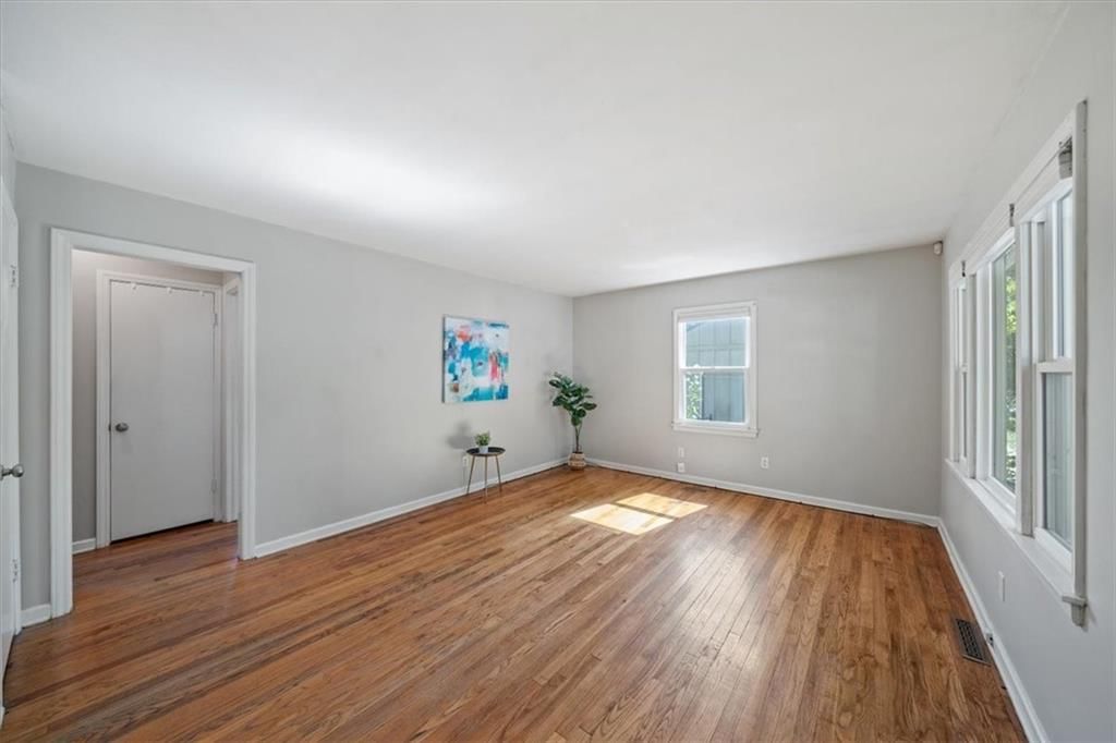 7601 Windsor Drive — photo 2