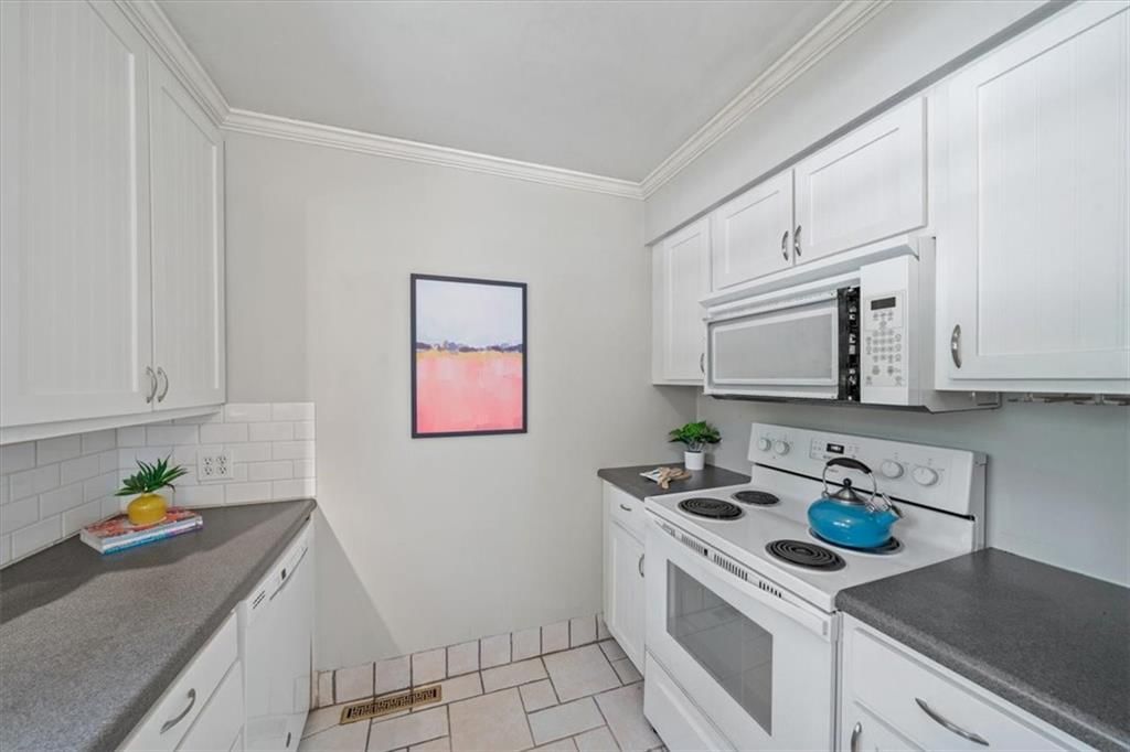 7601 Windsor Drive — photo 8