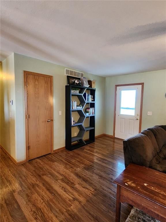 18701 W 210th Street — photo 3