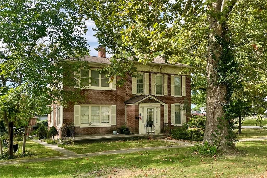 302 E Grand Street — photo 2