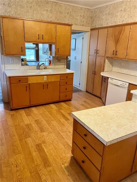302 E Grand Street — photo 11