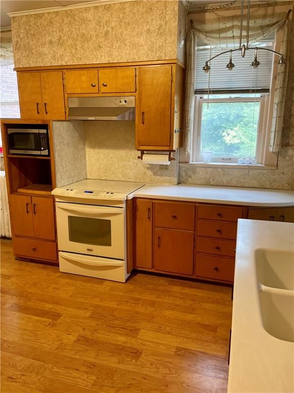 302 E Grand Street — photo 12