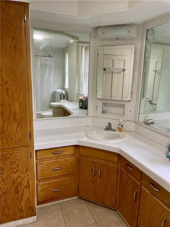 302 E Grand Street — photo 16