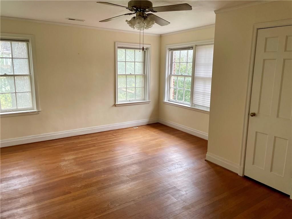 302 E Grand Street — photo 18