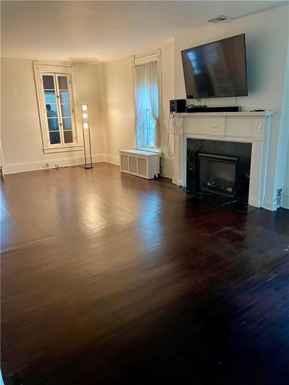 302 E Grand Street — photo 6
