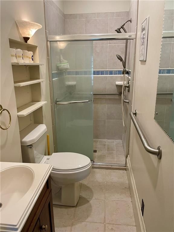 302 E Grand Street — photo 8
