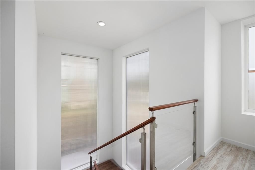 1315 E 49th Street — photo 12