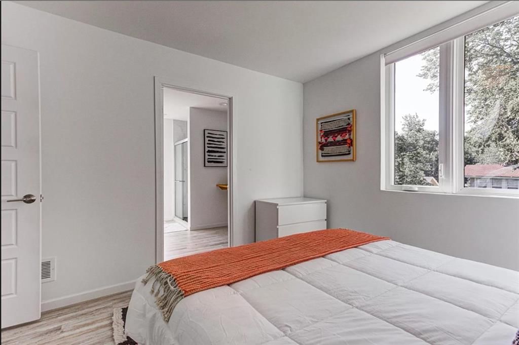 1315 E 49th Street — photo 15