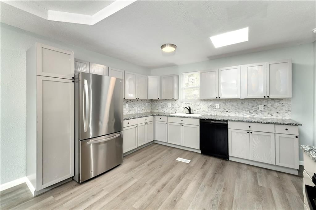 830 Splitlog Avenue — photo 16