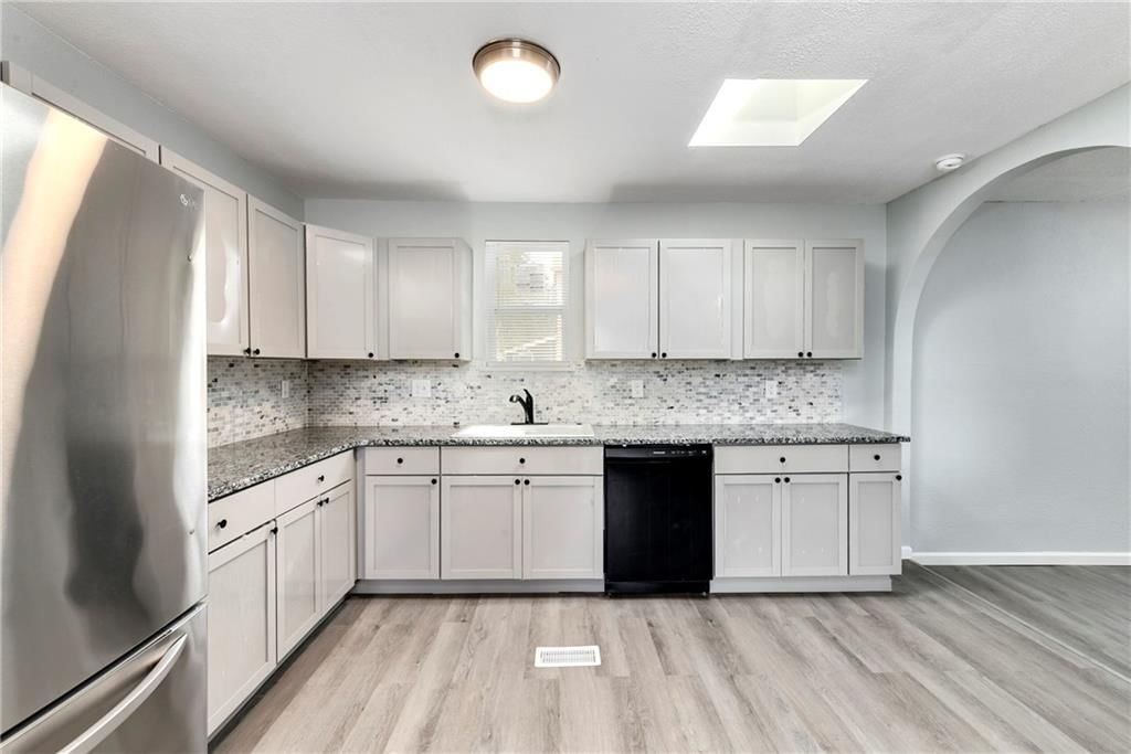 830 Splitlog Avenue — photo 17