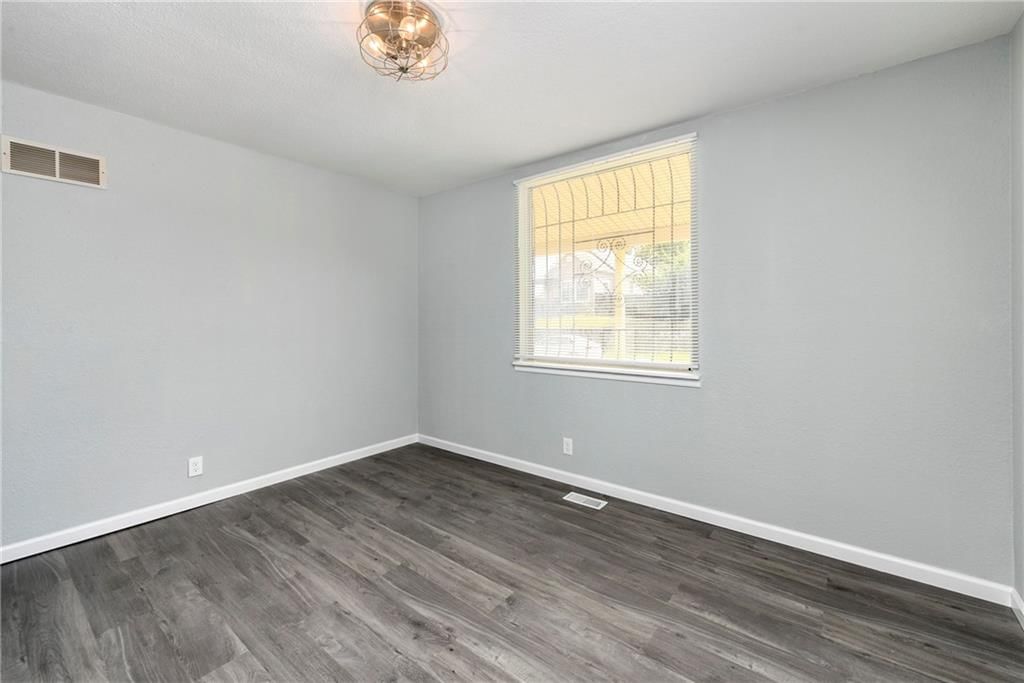 830 Splitlog Avenue — photo 9