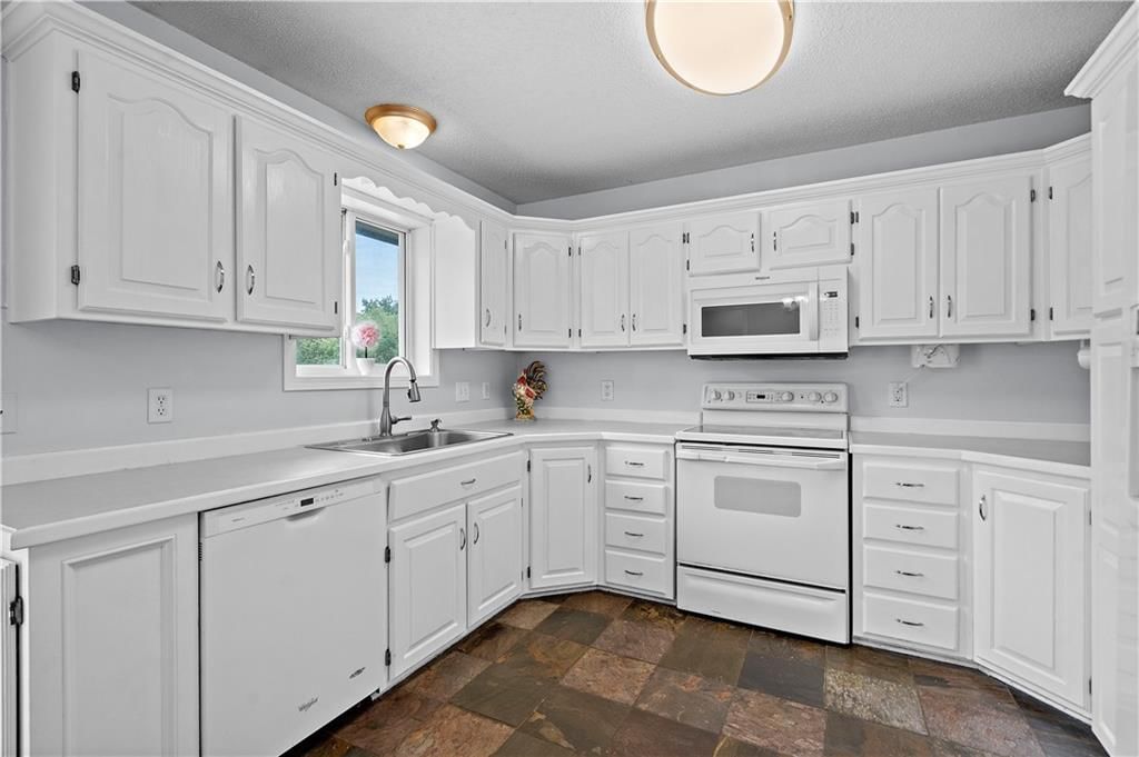 412 Brookside Circle — photo 9