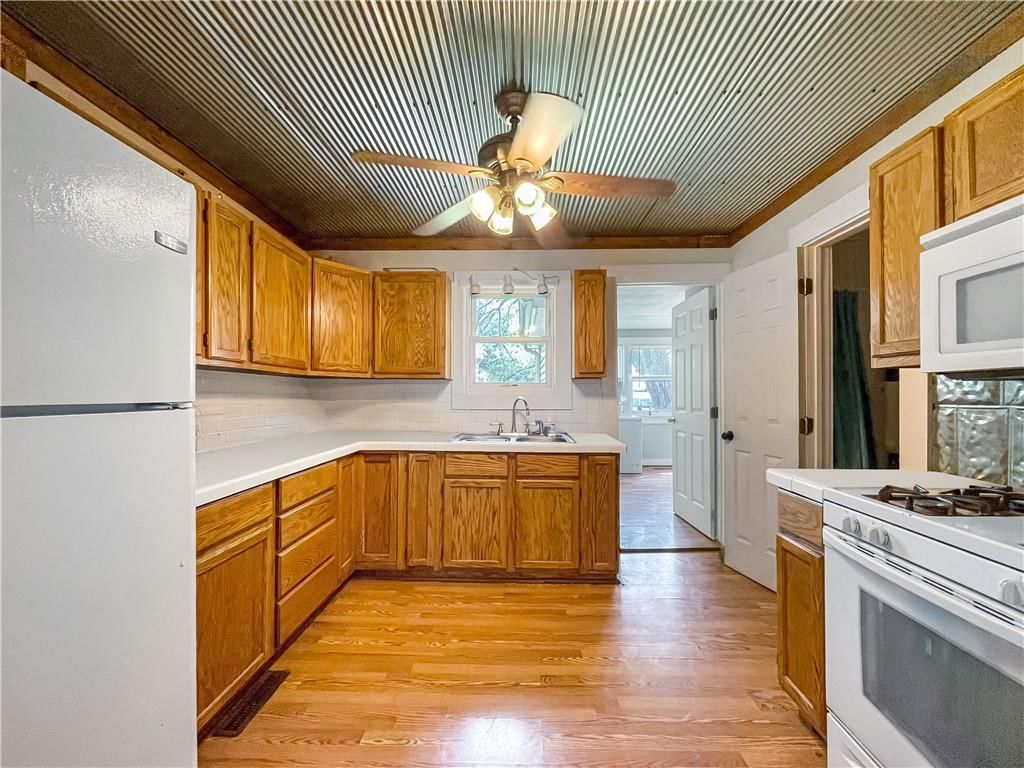 2105 Lipper Avenue — photo 5
