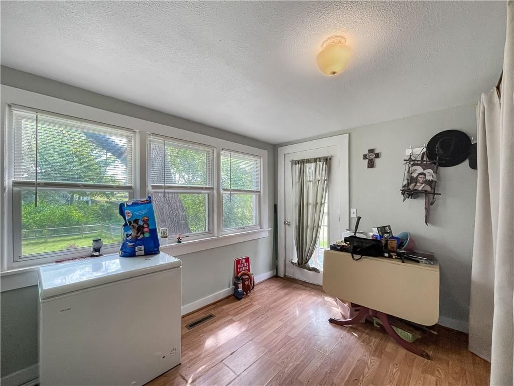 2105 Lipper Avenue — photo 9