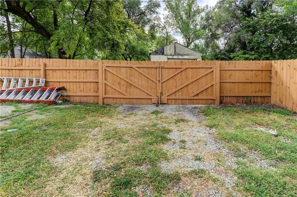 1235 Hasbrook Avenue — photo 11