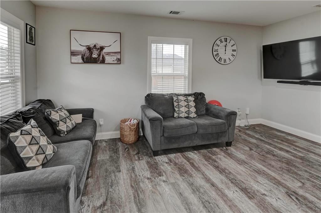 1235 Hasbrook Avenue — photo 21