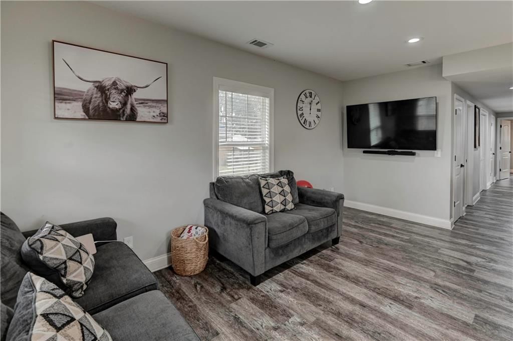 1235 Hasbrook Avenue — photo 22