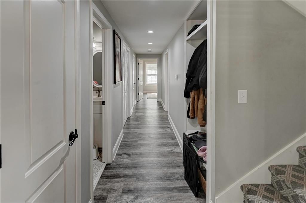 1235 Hasbrook Avenue — photo 27