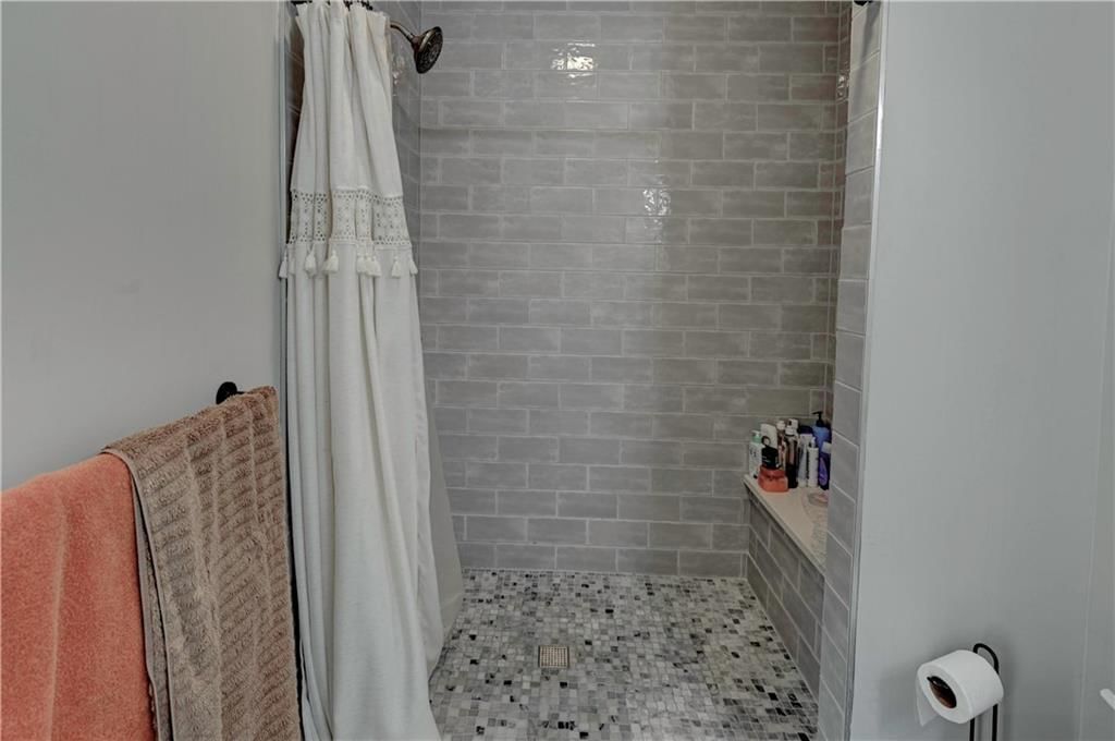 1235 Hasbrook Avenue — photo 37