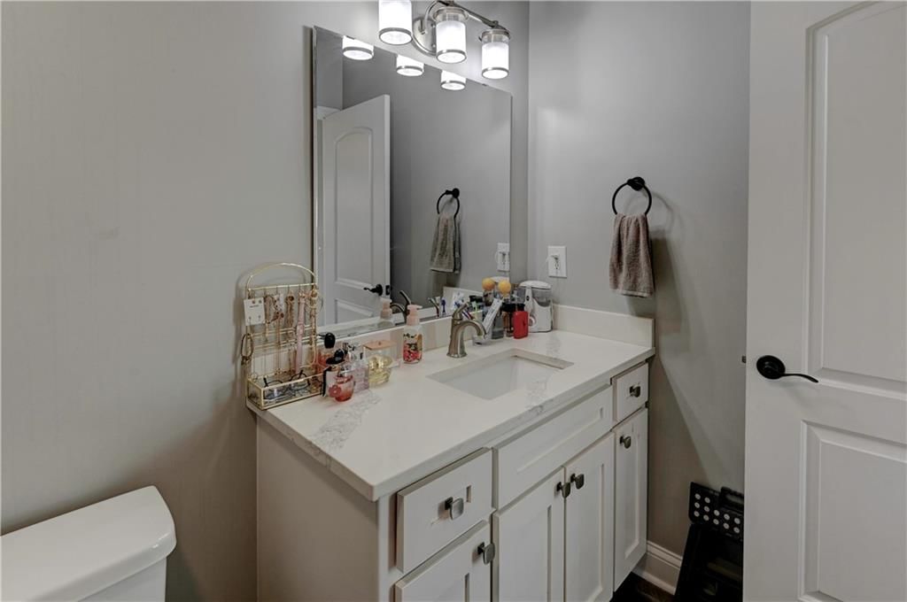 1235 Hasbrook Avenue — photo 38