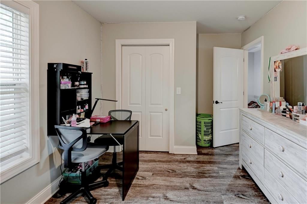 1235 Hasbrook Avenue — photo 44
