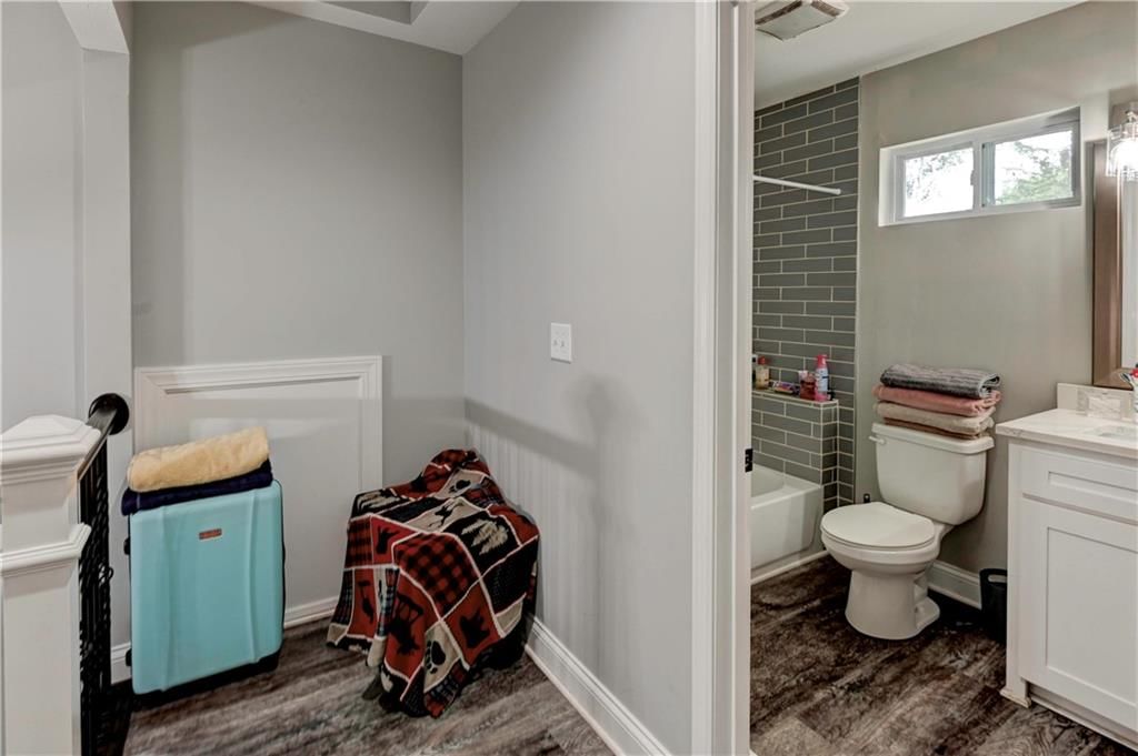 1235 Hasbrook Avenue — photo 47