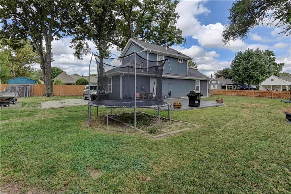 1235 Hasbrook Avenue — photo 8