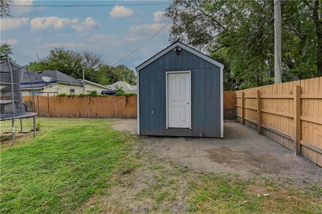 1235 Hasbrook Avenue — photo 10