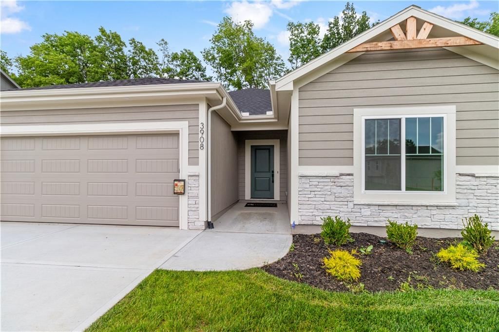 3908 SE Adams Drive — photo 3