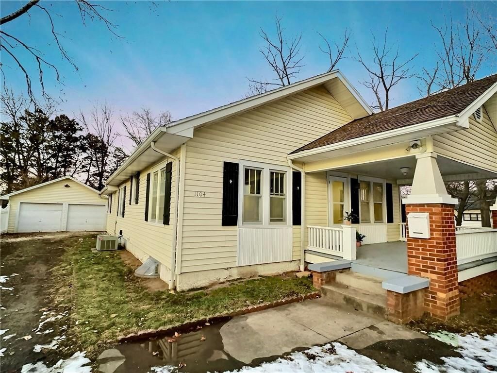 1104 W Walnut Street — photo 4