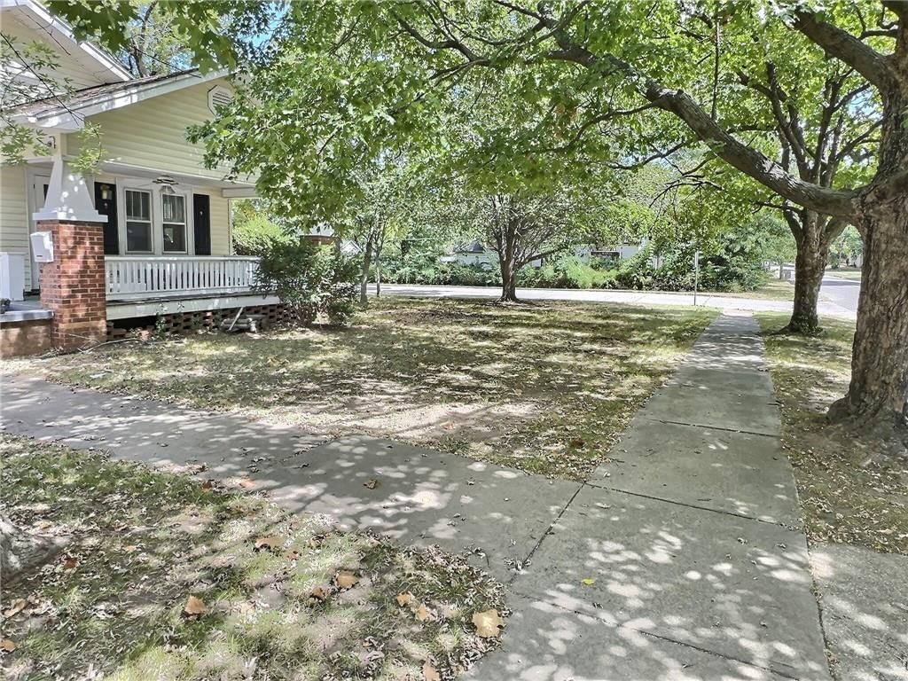 1104 W Walnut Street — photo 8