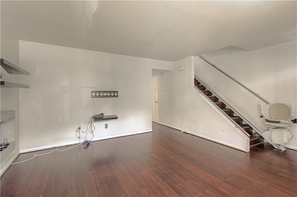 429 W 10th Street — photo 7