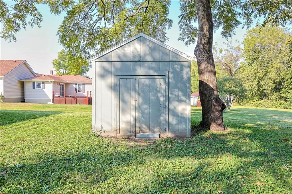 3109 S 40th Terrace — photo 25